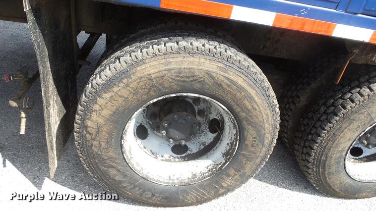 image for item ES9441 1998 GMC C8500 slurry truck