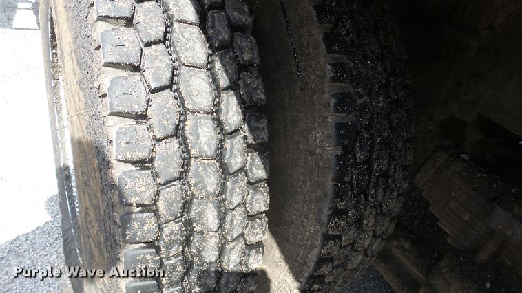 image for item ES9441 1998 GMC C8500 slurry truck