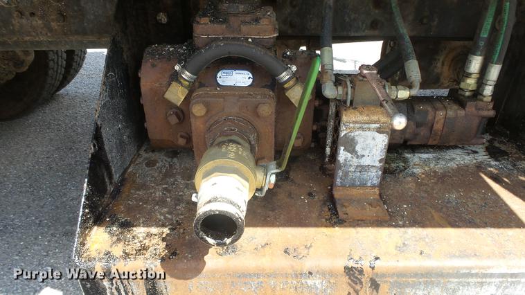 image for item ES9441 1998 GMC C8500 slurry truck