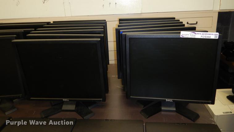 image for item FC9368 (26) Dell VGA monitors