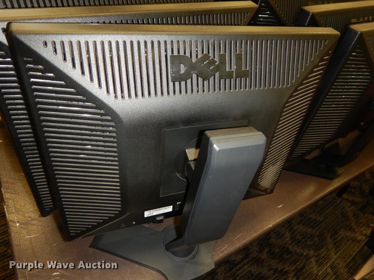 image for item FC9368 (26) Dell VGA monitors
