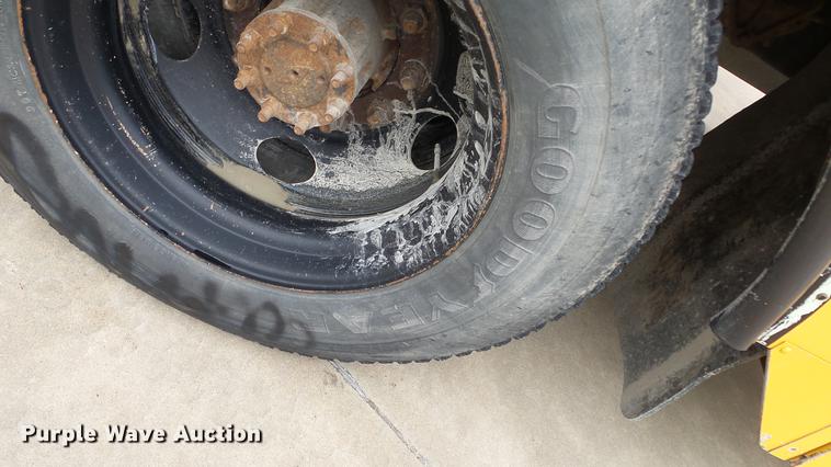 image for item FE9202 1998 Blue Bird TC2000 school bus