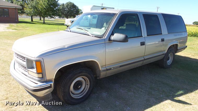 image for item FO9054 1999 Chevrolet Suburban C1500 SUV