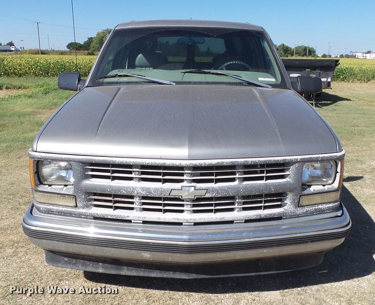 image for item FO9054 1999 Chevrolet Suburban C1500 SUV