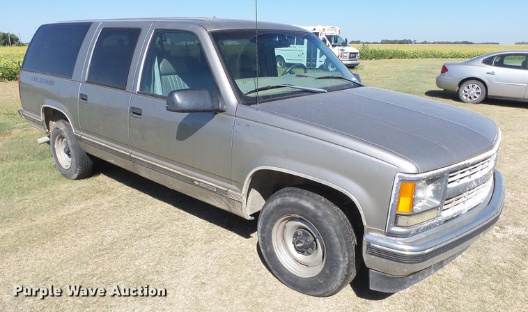 image for item FO9054 1999 Chevrolet Suburban C1500 SUV