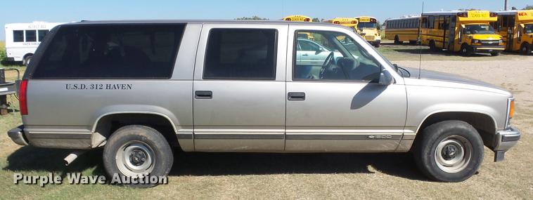 image for item FO9054 1999 Chevrolet Suburban C1500 SUV