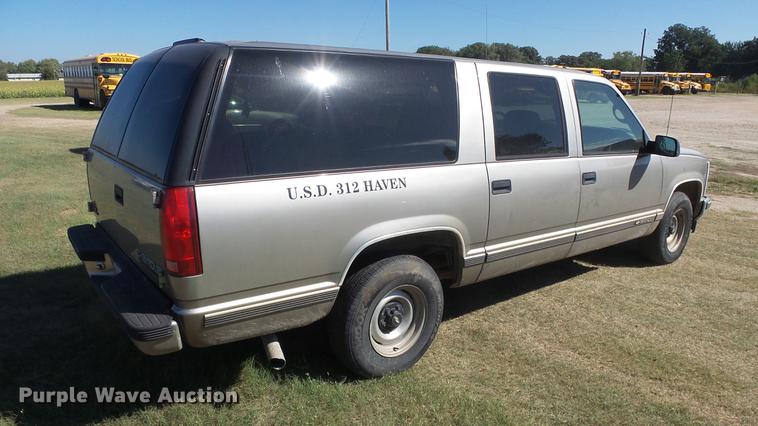 image for item FO9054 1999 Chevrolet Suburban C1500 SUV
