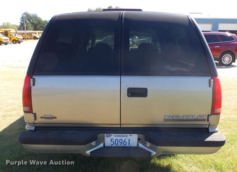 image for item FO9054 1999 Chevrolet Suburban C1500 SUV