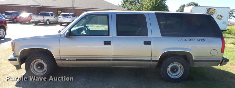 image for item FO9054 1999 Chevrolet Suburban C1500 SUV
