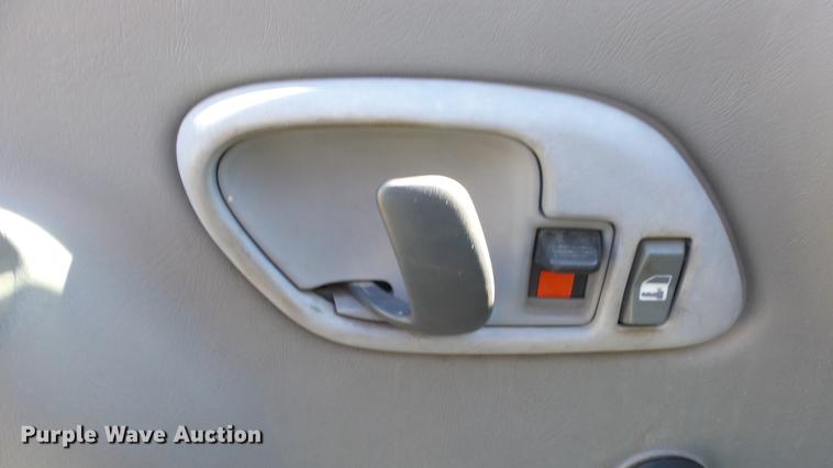 image for item FO9054 1999 Chevrolet Suburban C1500 SUV