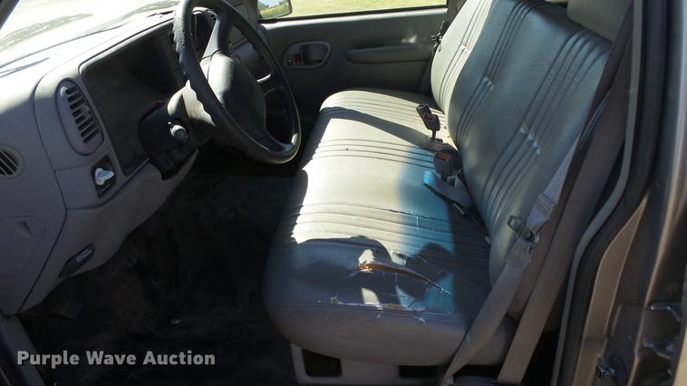 image for item FO9054 1999 Chevrolet Suburban C1500 SUV