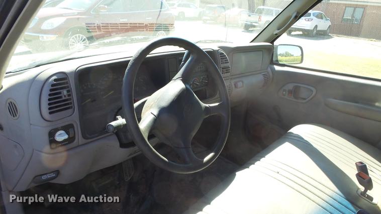 image for item FO9054 1999 Chevrolet Suburban C1500 SUV