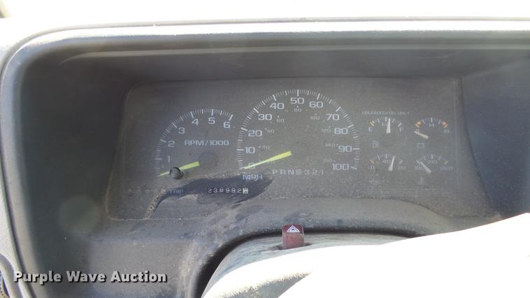 image for item FO9054 1999 Chevrolet Suburban C1500 SUV