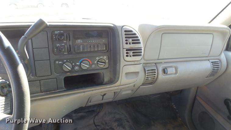 image for item FO9054 1999 Chevrolet Suburban C1500 SUV