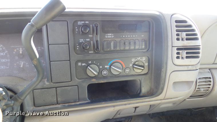 image for item FO9054 1999 Chevrolet Suburban C1500 SUV