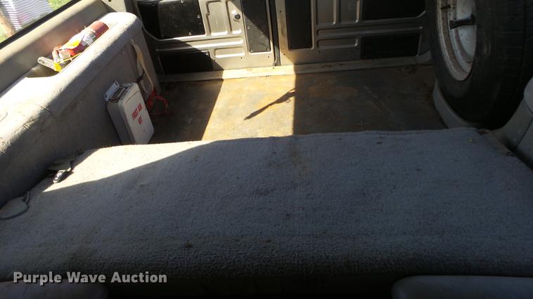 image for item FO9054 1999 Chevrolet Suburban C1500 SUV