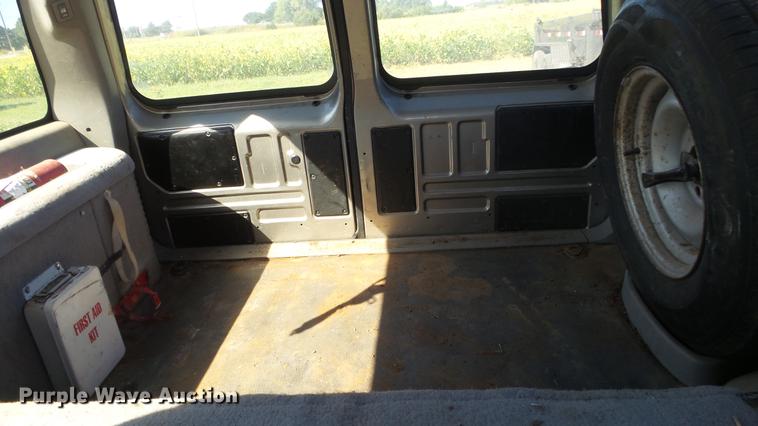 image for item FO9054 1999 Chevrolet Suburban C1500 SUV