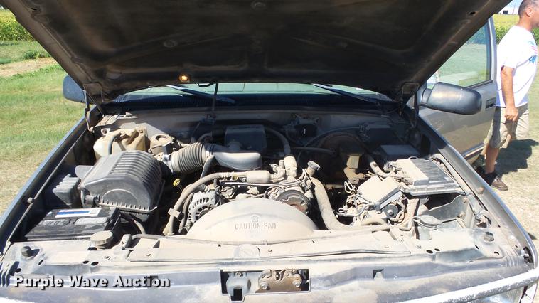 image for item FO9054 1999 Chevrolet Suburban C1500 SUV