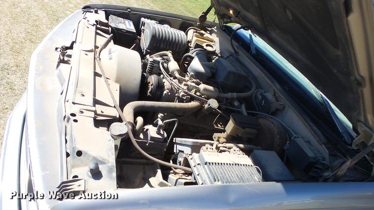 image for item FO9054 1999 Chevrolet Suburban C1500 SUV