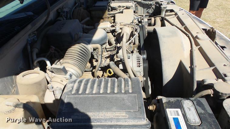 image for item FO9054 1999 Chevrolet Suburban C1500 SUV