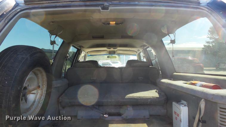 image for item FO9054 1999 Chevrolet Suburban C1500 SUV