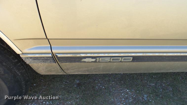 image for item FO9054 1999 Chevrolet Suburban C1500 SUV