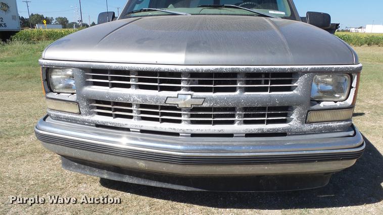 image for item FO9054 1999 Chevrolet Suburban C1500 SUV