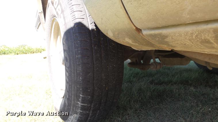 image for item FO9054 1999 Chevrolet Suburban C1500 SUV