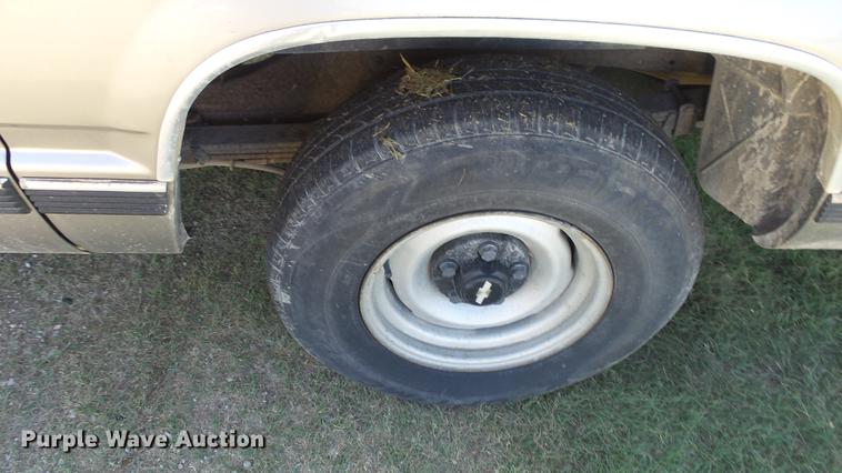 image for item FO9054 1999 Chevrolet Suburban C1500 SUV