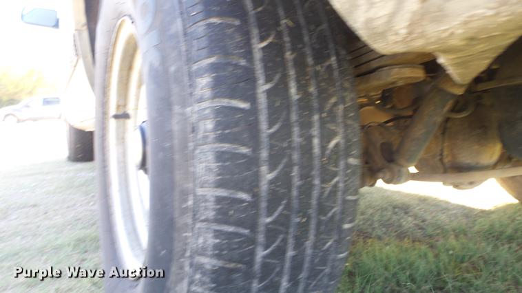 image for item FO9054 1999 Chevrolet Suburban C1500 SUV