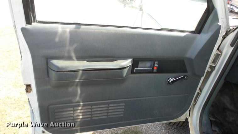 image for item FO9057 1991 Chevrolet 3500 box truck