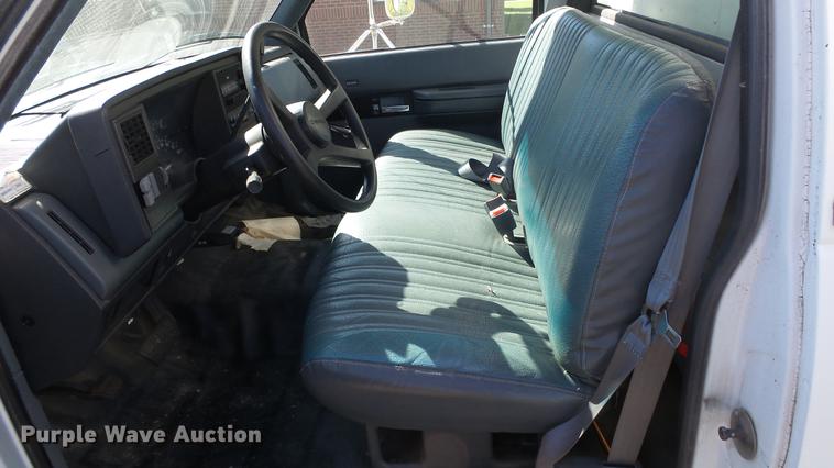 image for item FO9057 1991 Chevrolet 3500 box truck