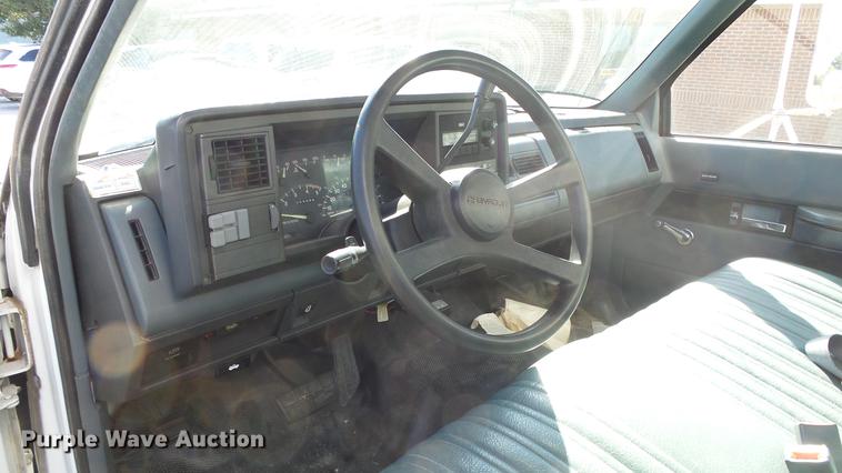 image for item FO9057 1991 Chevrolet 3500 box truck