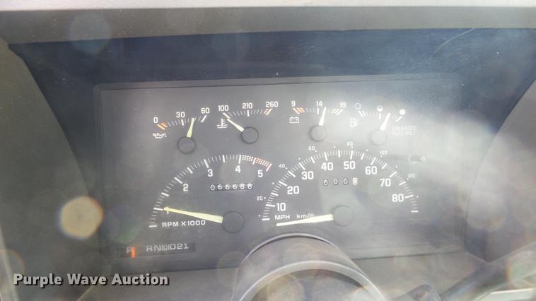 image for item FO9057 1991 Chevrolet 3500 box truck