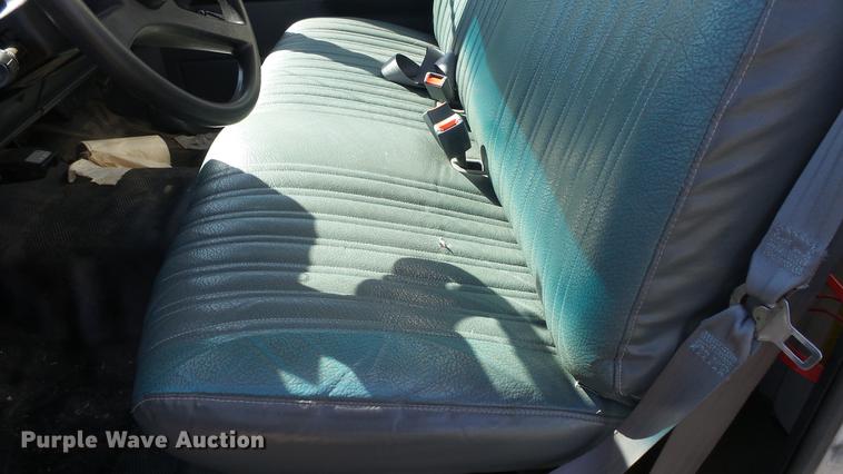 image for item FO9057 1991 Chevrolet 3500 box truck