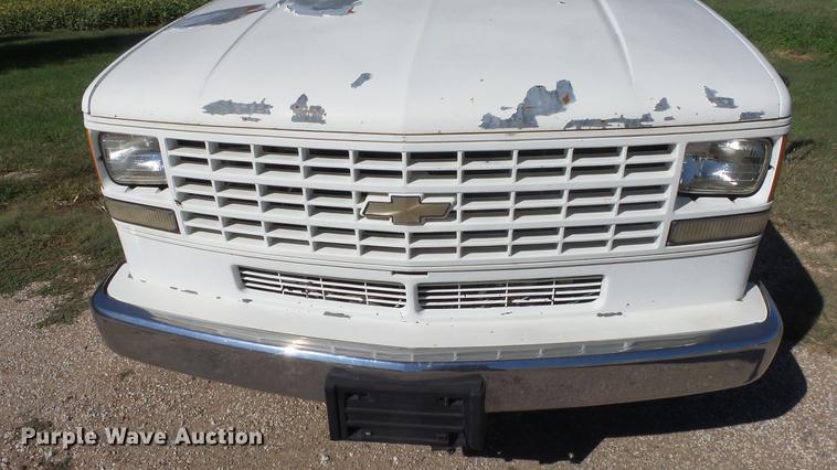 image for item FO9057 1991 Chevrolet 3500 box truck