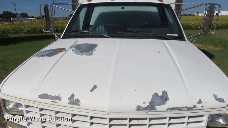 image for item FO9057 1991 Chevrolet 3500 box truck
