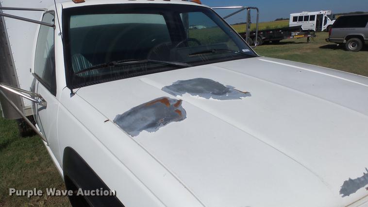 image for item FO9057 1991 Chevrolet 3500 box truck