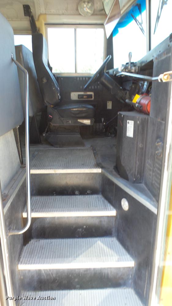 image for item FO9058 1999 International 3800 school bus