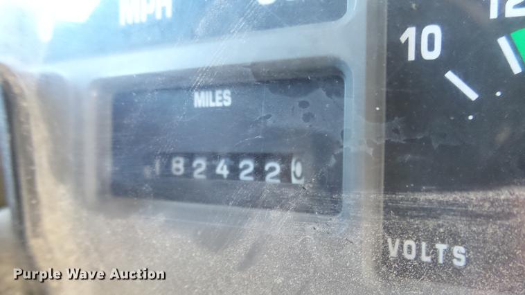 image for item FO9058 1999 International 3800 school bus