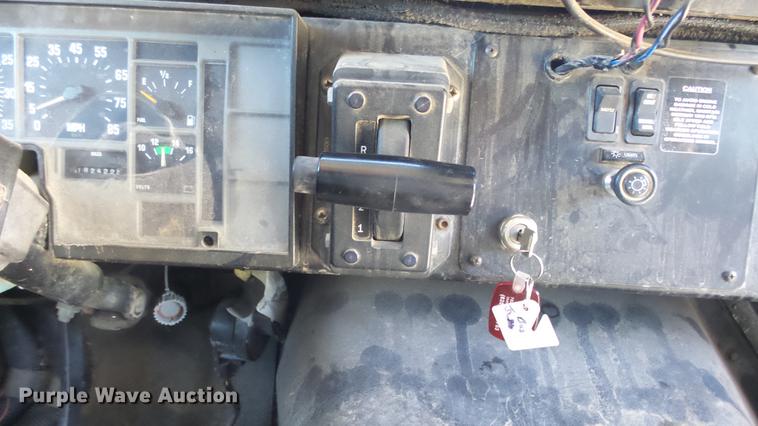 image for item FO9058 1999 International 3800 school bus