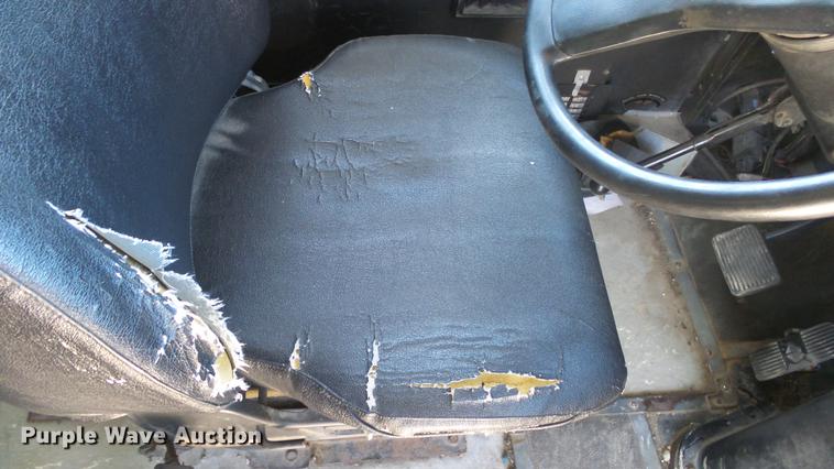 image for item FO9058 1999 International 3800 school bus