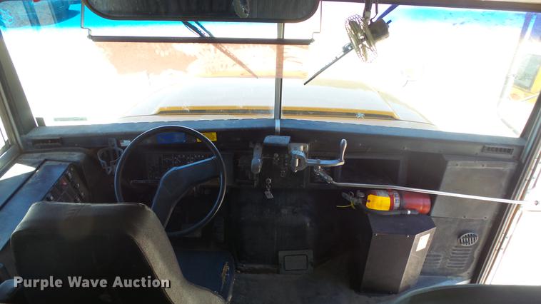 image for item FO9058 1999 International 3800 school bus