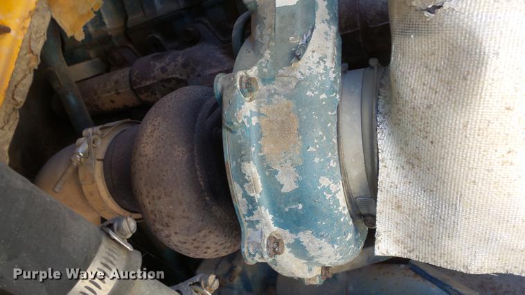 image for item FO9058 1999 International 3800 school bus