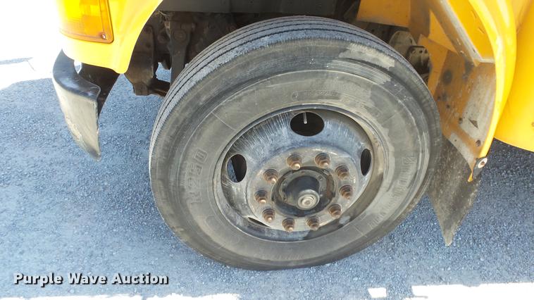 image for item FO9058 1999 International 3800 school bus