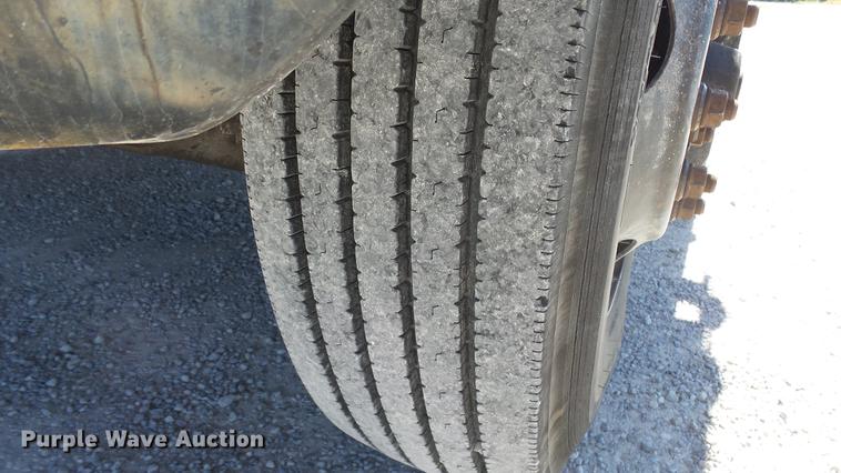 image for item FO9058 1999 International 3800 school bus