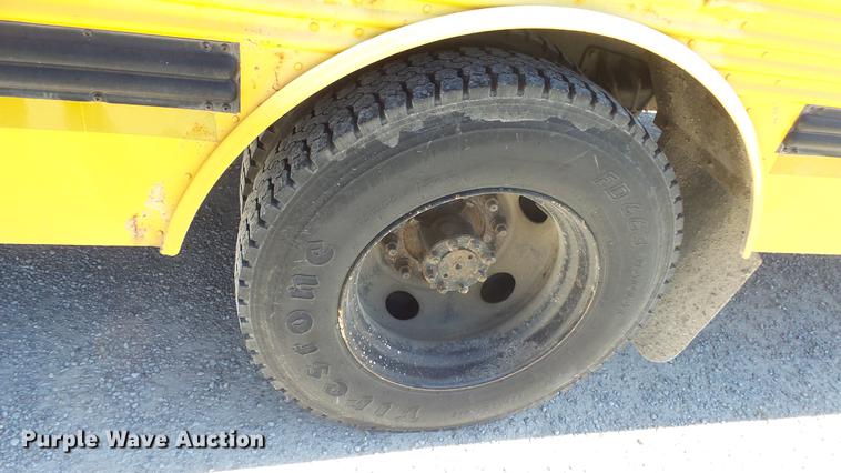 image for item FO9058 1999 International 3800 school bus