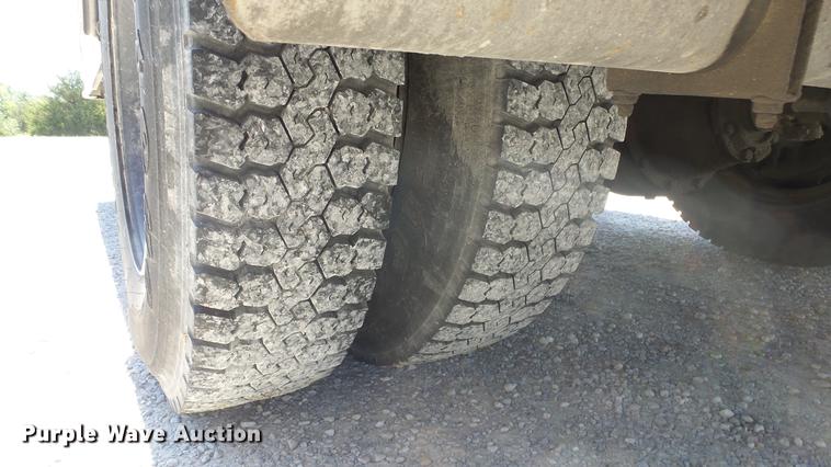 image for item FO9058 1999 International 3800 school bus