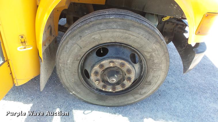 image for item FO9058 1999 International 3800 school bus