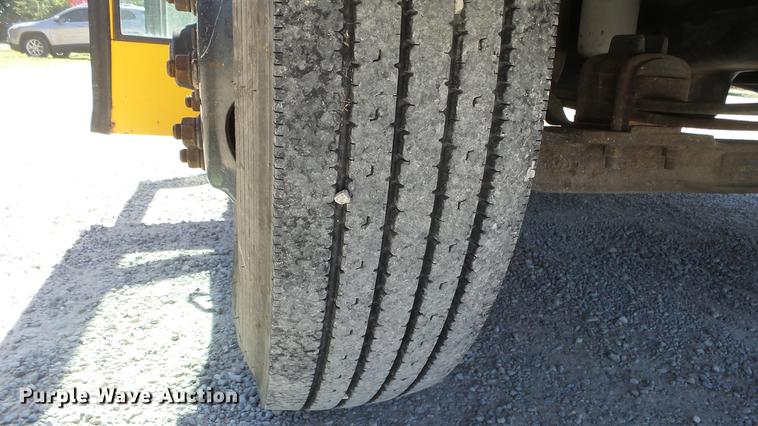 image for item FO9058 1999 International 3800 school bus